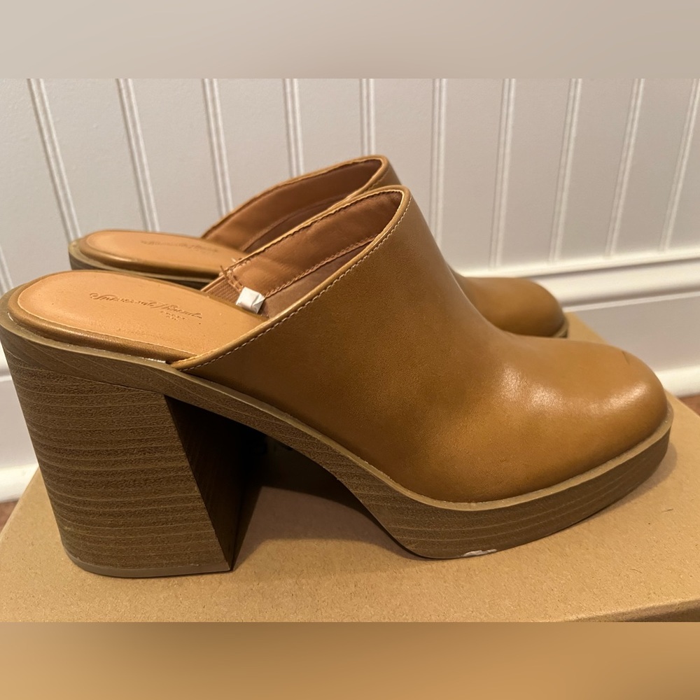 Women’s Tess Platform Mule Heel Universal Thread Size 11